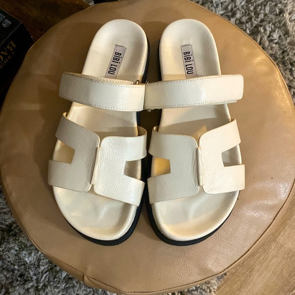 Bibi Lou Cutout Slide Sandals size 6.5 to 7 - Picture 1 of 9